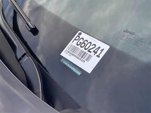 Used 2024 Jeep Grand Cherokee L Altitude image 32