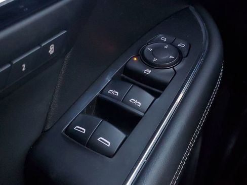 Used 2022 Buick Envision Essence w/ Sport Touring Package image 18