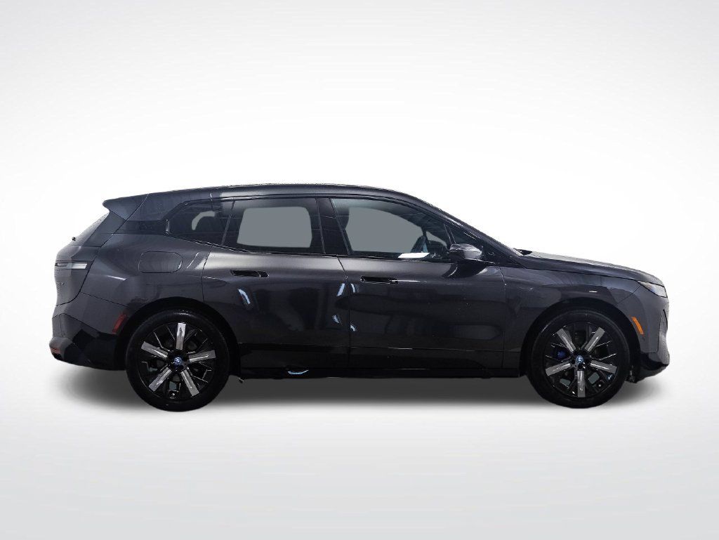 Used 2024 BMW iX xDrive50 w/ Premium Package AWD/4WD image 6
