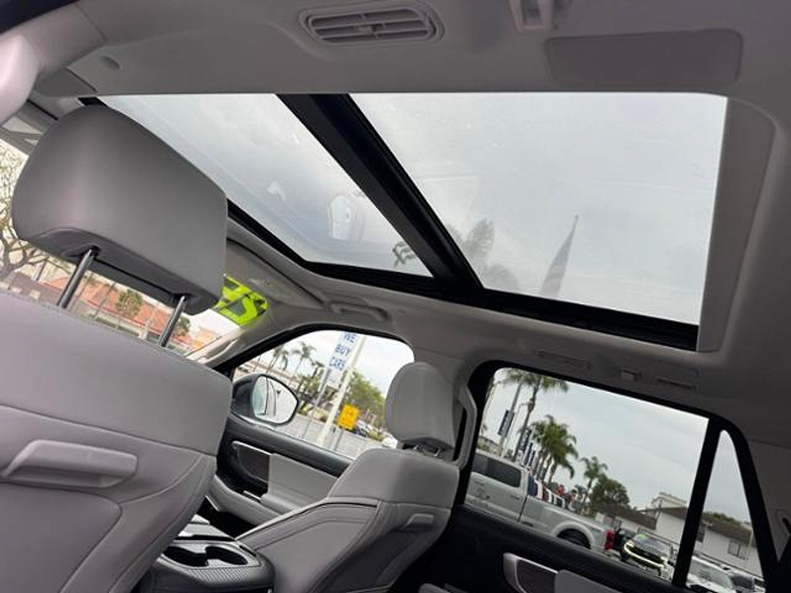 Used 2025 Ford Expedition Platinum w/ Platinum Ultimate Package AWD/4WD image 19
