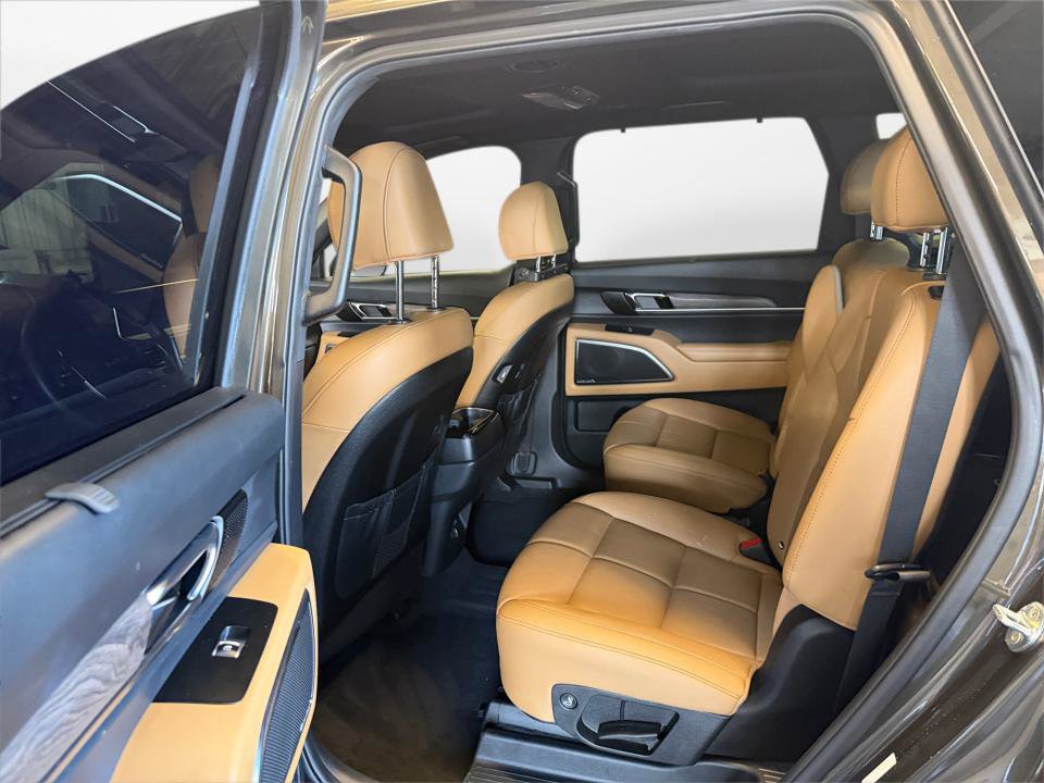Used 2022 Kia Telluride SX w/ Towing Package FWD image 16