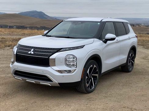 Used 2024 Mitsubishi Outlander SE image 4