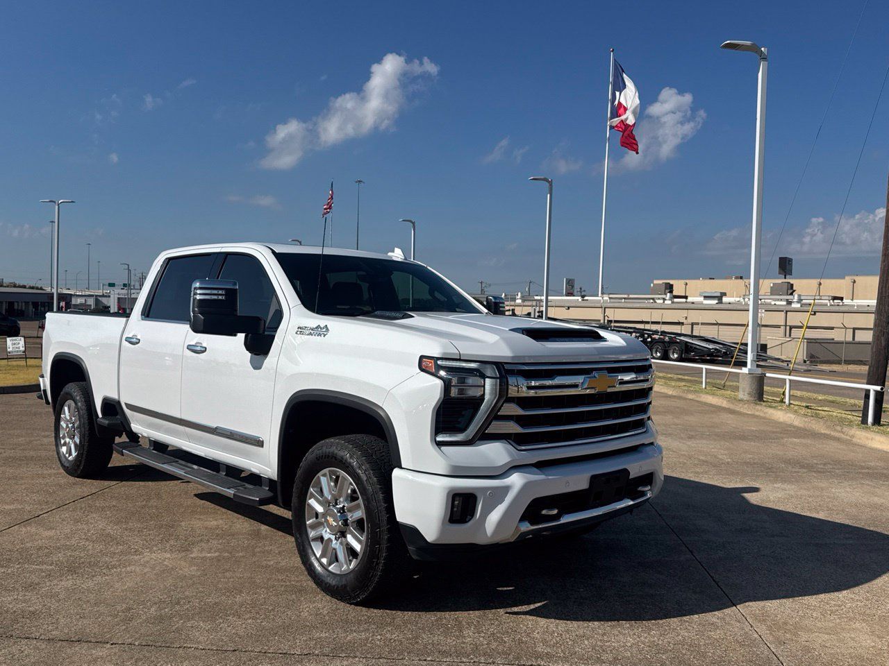 Used 2024 Chevrolet Silverado 2500 High Country w/ High Country Premium Package AWD/4WD image 1