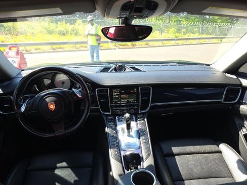 Used 2016 Porsche Panamera S RWD image 14