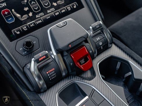 Used 2023 Lamborghini Urus Performante AWD/4WD image 22