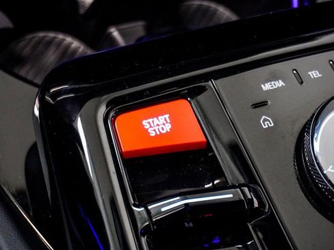 Used 2025 BMW M5 w/ Carbon Package image 42