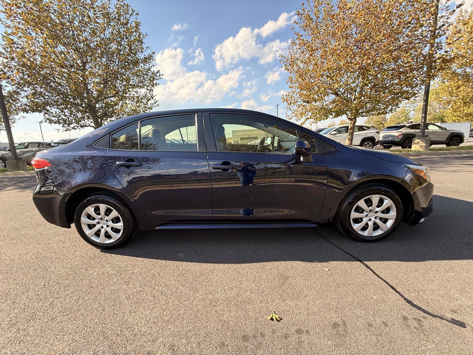 Used 2023 Toyota Corolla LE w/ Carpet Mat Package (TMS) FWD image 4