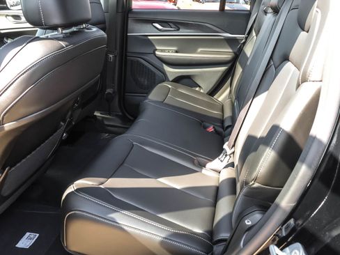 New 2025 Jeep Grand Cherokee Limited w/ Black Appearance Package image 14