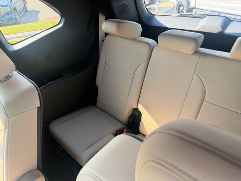Used 2025 Buick Enclave Preferred w/ Power Package FWD image 20