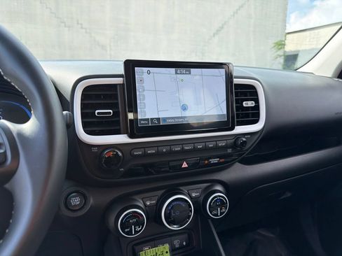 Used 2025 Hyundai Venue Limited FWD image 25