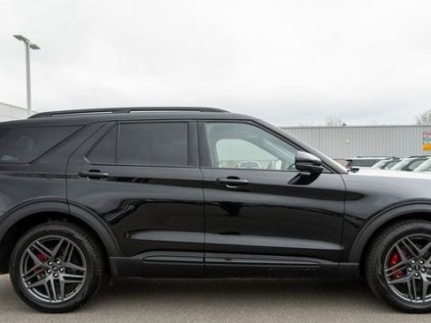 Used 2025 Ford Explorer ST AWD/4WD image 5