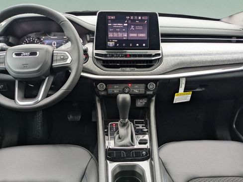 New 2025 Jeep Compass Latitude image 15