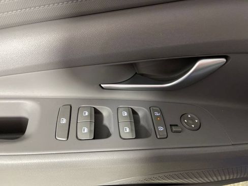 Certified 2024 Hyundai Elantra SEL FWD image 19
