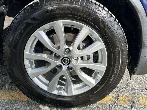 Used 2020 Nissan Rogue SV image 13