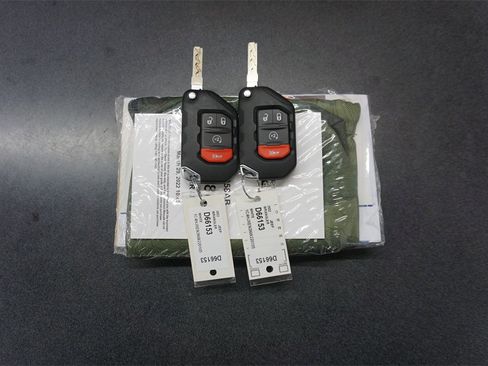 Used 2022 Jeep Wrangler Unlimited Sahara w/ Cold Weather Group image 20