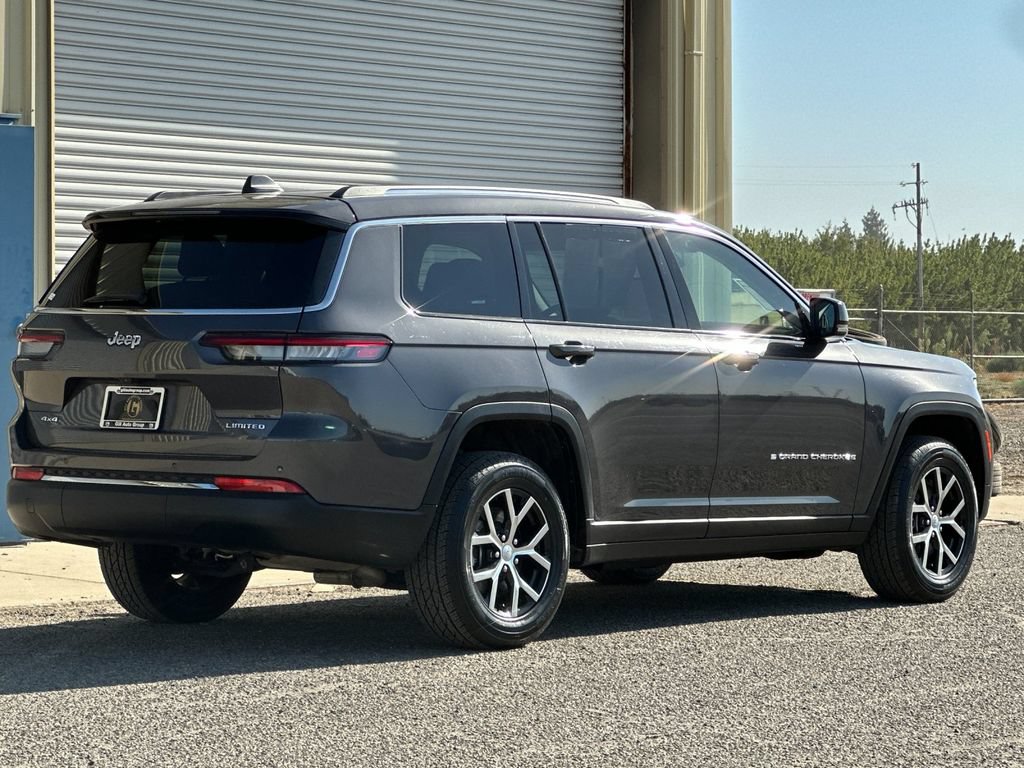 Used 2023 Jeep Grand Cherokee L Limited AWD/4WD image 4