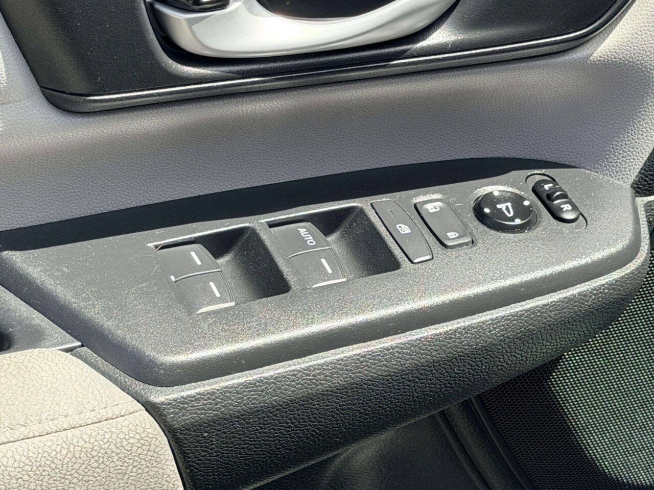 Used 2017 Honda CR-V LX image 19