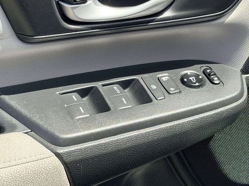 Used 2017 Honda CR-V LX image 19