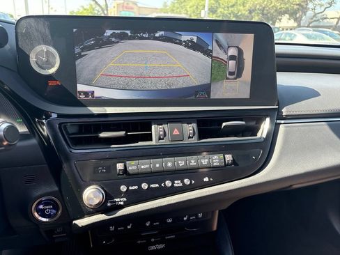 Used 2022 Lexus ES 300h Ultra Luxury w/ Accessory Package 2 FWD image 14