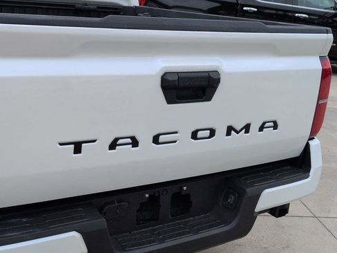 Used 2025 Toyota Tacoma TRD Sport AWD/4WD image 7