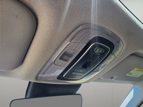 Used 2021 Hyundai Elantra Limited image 19