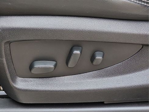 Used 2018 GMC Yukon Denali image 22