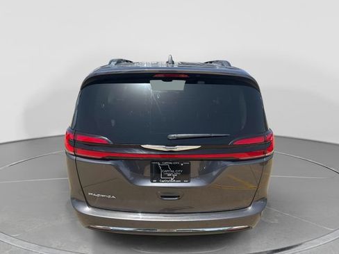 Used 2022 Chrysler Pacifica Touring-L FWD image 7
