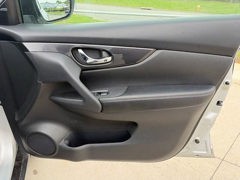 Used 2018 Nissan Rogue S AWD/4WD image 33