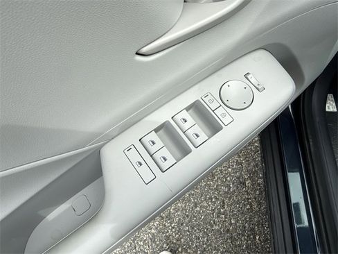 New 2026 Hyundai Kona SE image 12