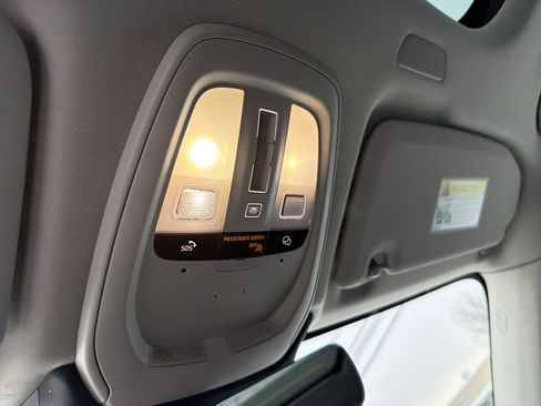 Certified 2025 Volvo XC60 B5 Core image 7