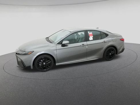 New 2026 Toyota Camry SE image 2
