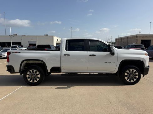 Used 2022 Chevrolet Silverado 2500 Custom w/ Custom Convenience Package AWD/4WD image 4