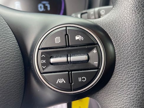 Used 2025 Kia Soul LX w/ LX Technology Package FWD image 16