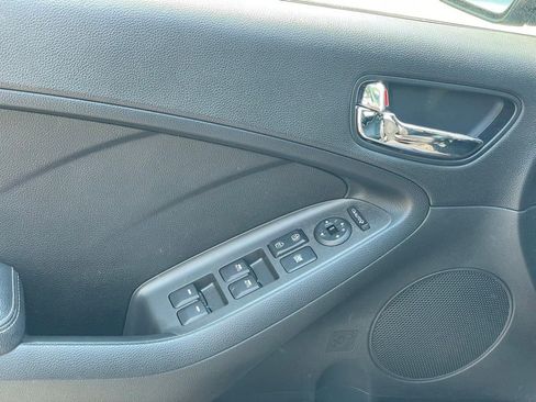 Used 2017 Kia Forte EX FWD image 9