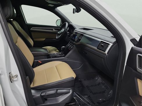 Used 2023 Volkswagen Atlas Cross Sport SE w/ Panoramic Sunroof Package FWD image 14