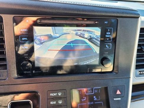Used 2017 Toyota Sienna XLE Premium w/ Cargo Management Package image 16