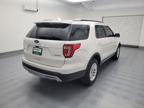 Used 2016 Ford Explorer XLT w/ Equipment Group 201A FWD image 9