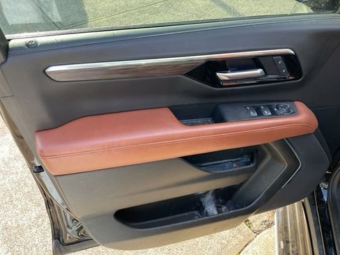 Used 2025 Chevrolet Tahoe LS image 24