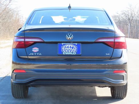 Used 2024 Volkswagen Jetta SE image 13