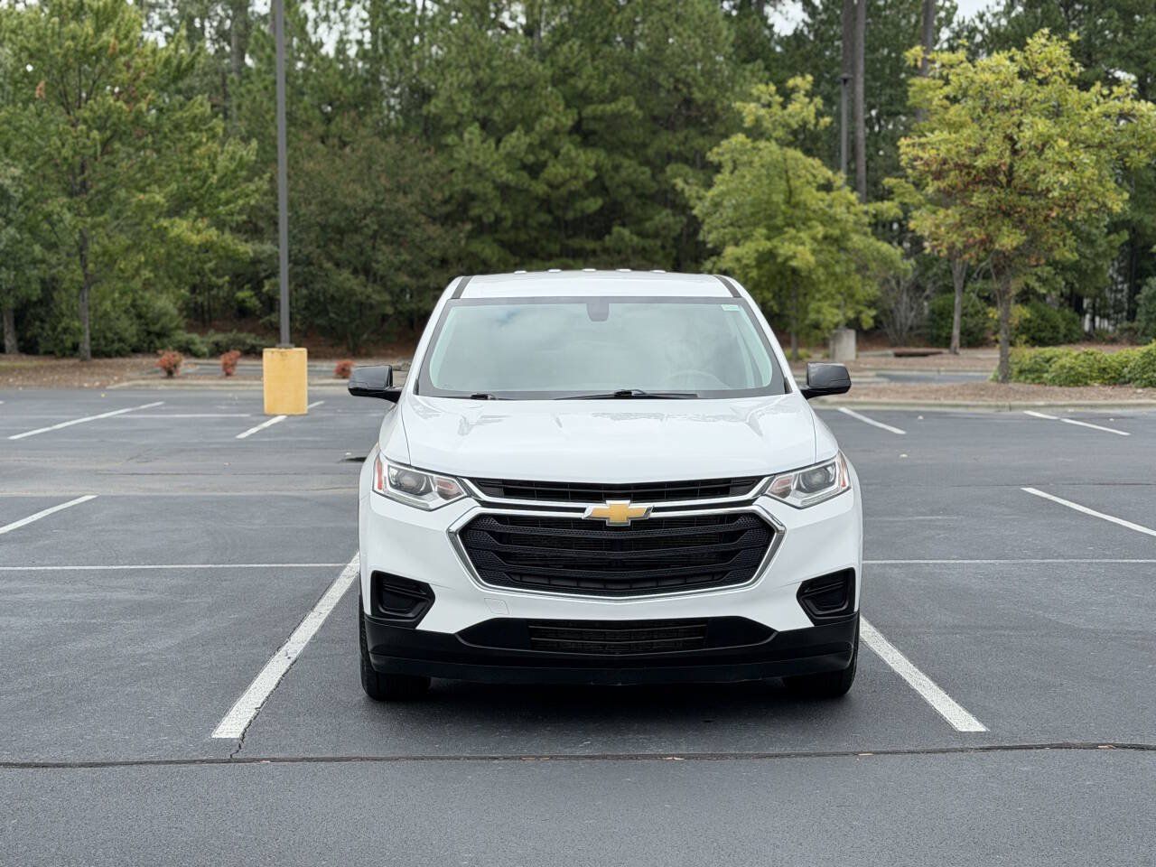 Used 2020 Chevrolet Traverse LS FWD image 2