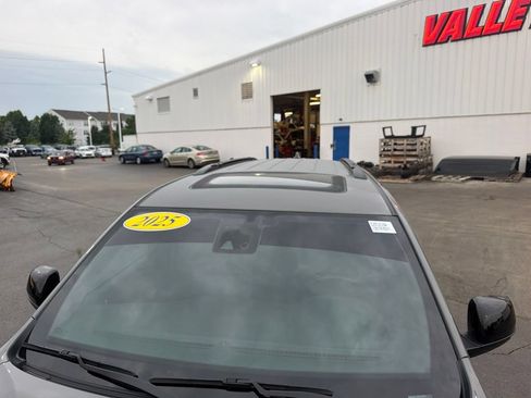 Used 2025 Dodge Durango R/T AWD/4WD image 18