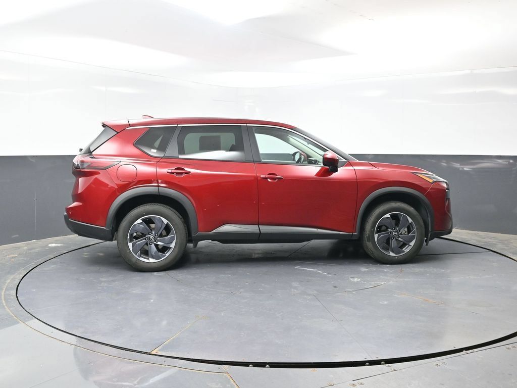 Used 2025 Nissan Rogue SV FWD image 2