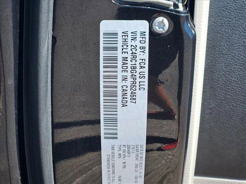 Used 2023 Chrysler Pacifica Touring-L FWD image 29