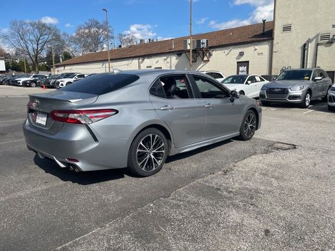 Used 2020 Toyota Camry SE image 5
