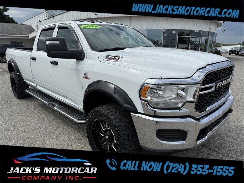 Used 2024 RAM 3500 Tradesman w/ Chrome Appearance Group AWD/4WD image 15