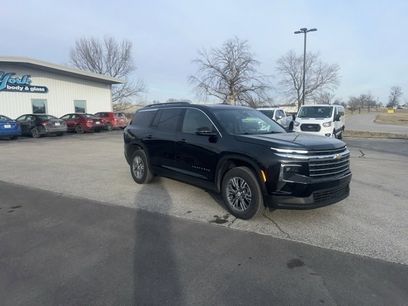 Used 2025 Chevrolet Traverse LT