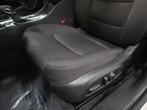 Used 2024 Chevrolet Malibu LT image 28