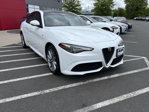Used 2022 Alfa Romeo Giulia Ti AWD/4WD image 12
