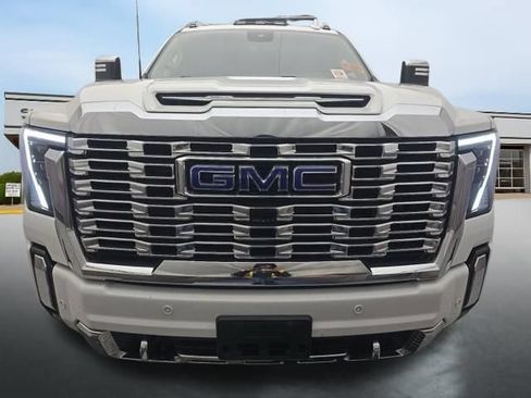 Used 2024 GMC Sierra 3500 Denali w/ Denali Reserve Package AWD/4WD image 2