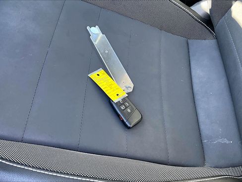 Used 2023 Volkswagen Taos SE w/ Panoramic Sunroof Package image 15